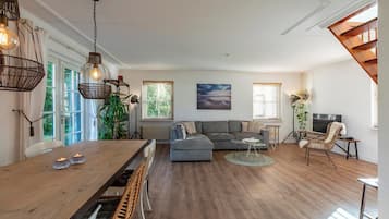 Classic House, 3 Bedrooms | Living room