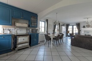 Classic Villa, 2 Bedrooms | Private kitchen - Villa in Callantsoog Near the Beach (Callantsoog)