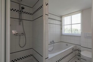 Comfort Villa, 2 Bedrooms | Bathroom - Villa in Callantsoog Near the Beach (Callantsoog)