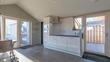 Comfort House, 1 Bedroom | Private kitchen