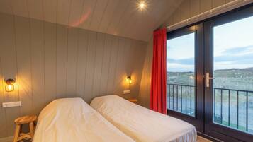 12 bedrooms, individually furnished, bed sheets