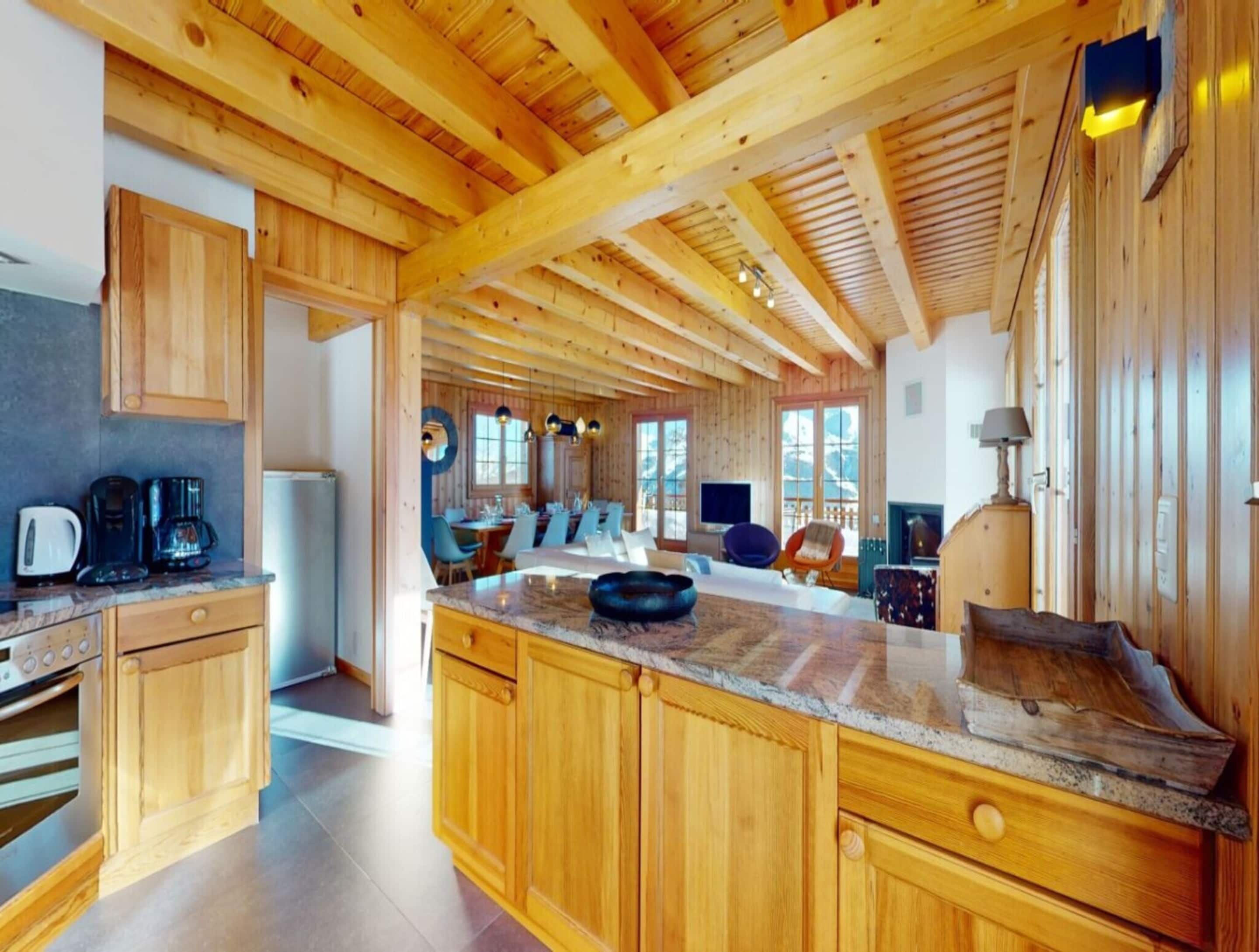 Classic Chalet, 5 Bedrooms | Private kitchen