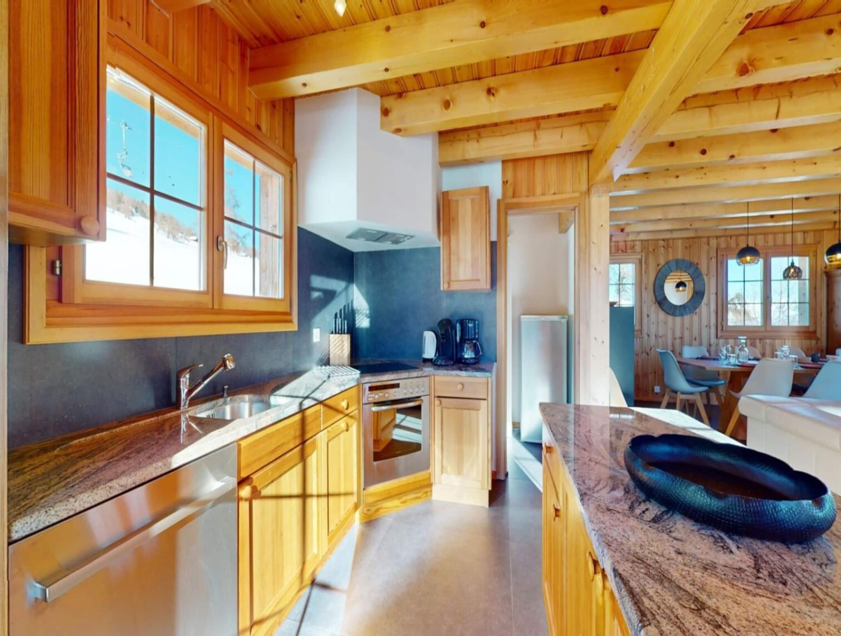 Classic Chalet, 5 Bedrooms | Private kitchen