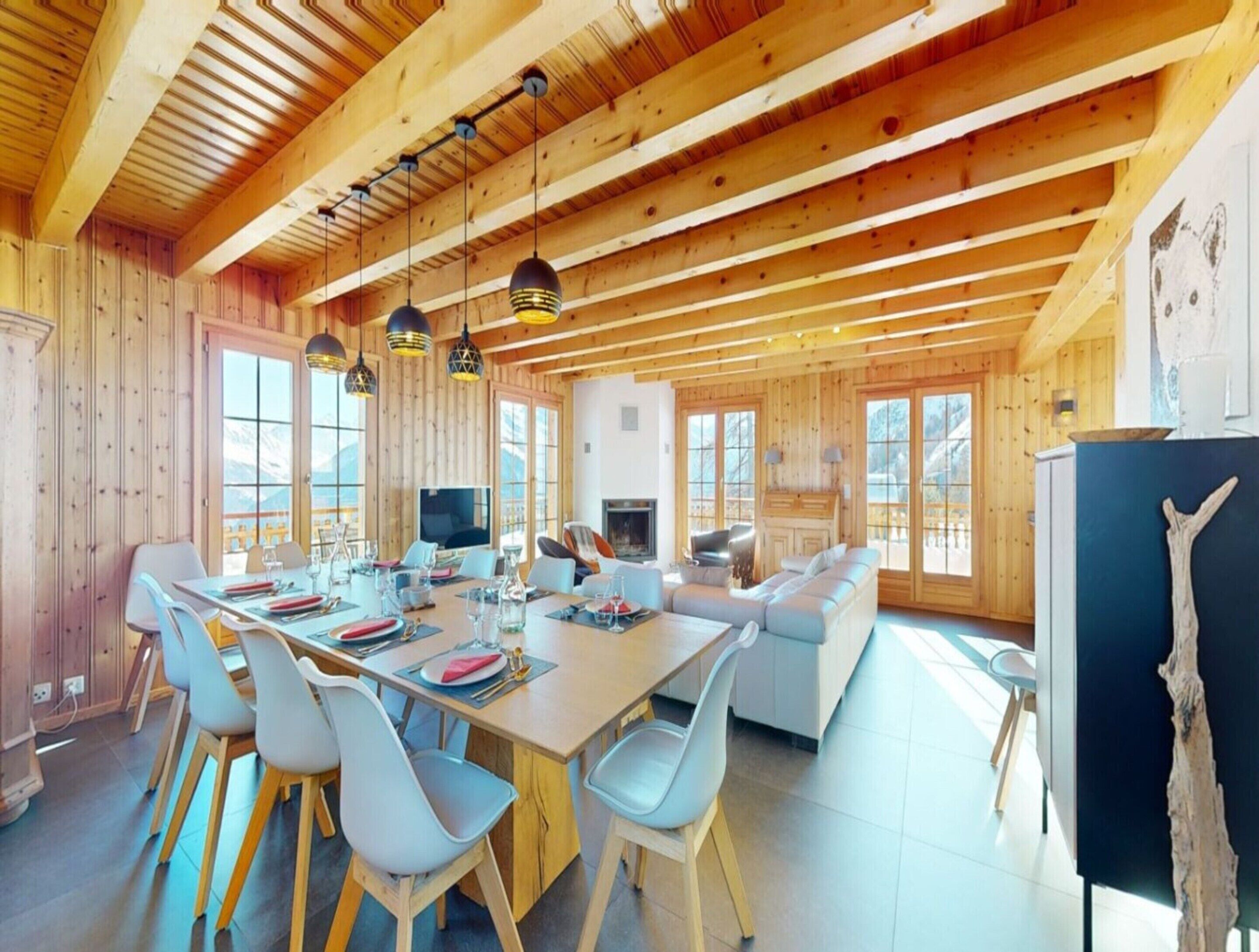 Classic Chalet, 5 Bedrooms | Dining