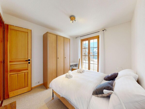 Chalet classique, 5 chambres | 10 chambres, ameublement unique, fer et planche à repasser