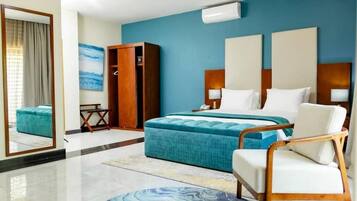 In-room safe, soundproofing, iron/ironing board, free WiFi