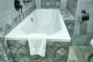 Standard Suite | Bathroom - LIFESTYLE BOUTIQUE HOTEL (Lilongwe)