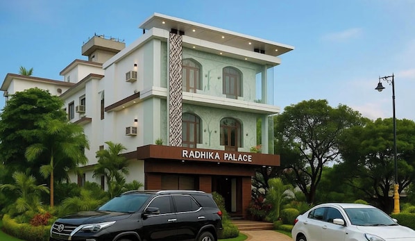 Exterior - Hotel M-I-N-X Radhika Palace Ayodhya  (Ayodhya)