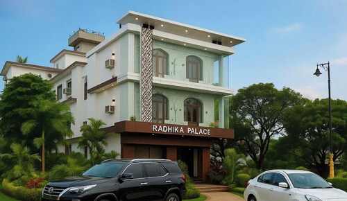 Hotel M-I-N-X Radhika Palace Ayodhya 