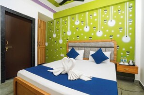 Hypo-allergenic bedding, desk, soundproofing, free WiFi