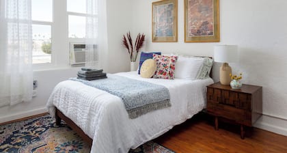 Cozy studio in beautiful Los Angeles with air conditioning