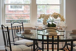 Dining - Harbourside 3BR Stay Near CBD & Double Bay (Darling Point)