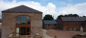 2 bedroom accommodation in Irthington