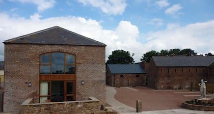 2 bedroom accommodation in Irthington