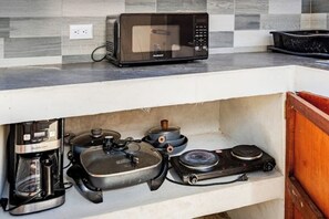 Private kitchen - Glamping Dome Potrero Nº 4: Space, Nature and Comfort with Private Pool (Potrero)