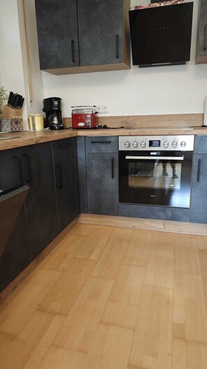 Private kitchen - Apartment with mountain view, 60sqm & balcony (Waging am See)