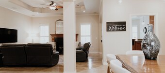 Sleek Ardmore Home, near lake Murray, Mercy Hospital, Lakecrest, Winstar casinos