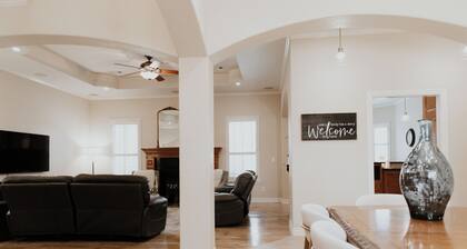 Sleek Ardmore Home, near lake Murray, Mercy Hospital, Lakecrest, Winstar casinos