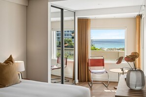 2 bedrooms, iron/ironing board, WiFi, bed sheets - Apartment R111 - Designer Style and Elegance (Scarborough)