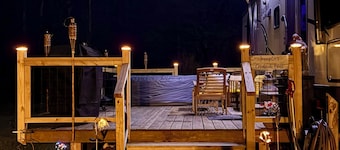 Serene 2-bedroom mobile home with AC in charming Otto