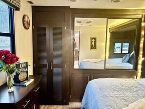 2 bedrooms, WiFi, bed sheets - Serene 2-bedroom mobile home with AC in charming Otto (Otto)
