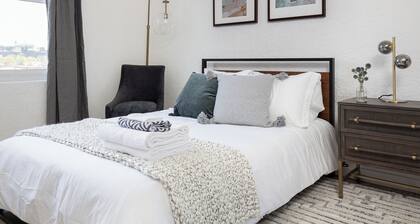 Awesome studio with AC in vibrant Los Angeles