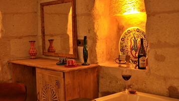 Deluxe Double Room, Valley View | Interior