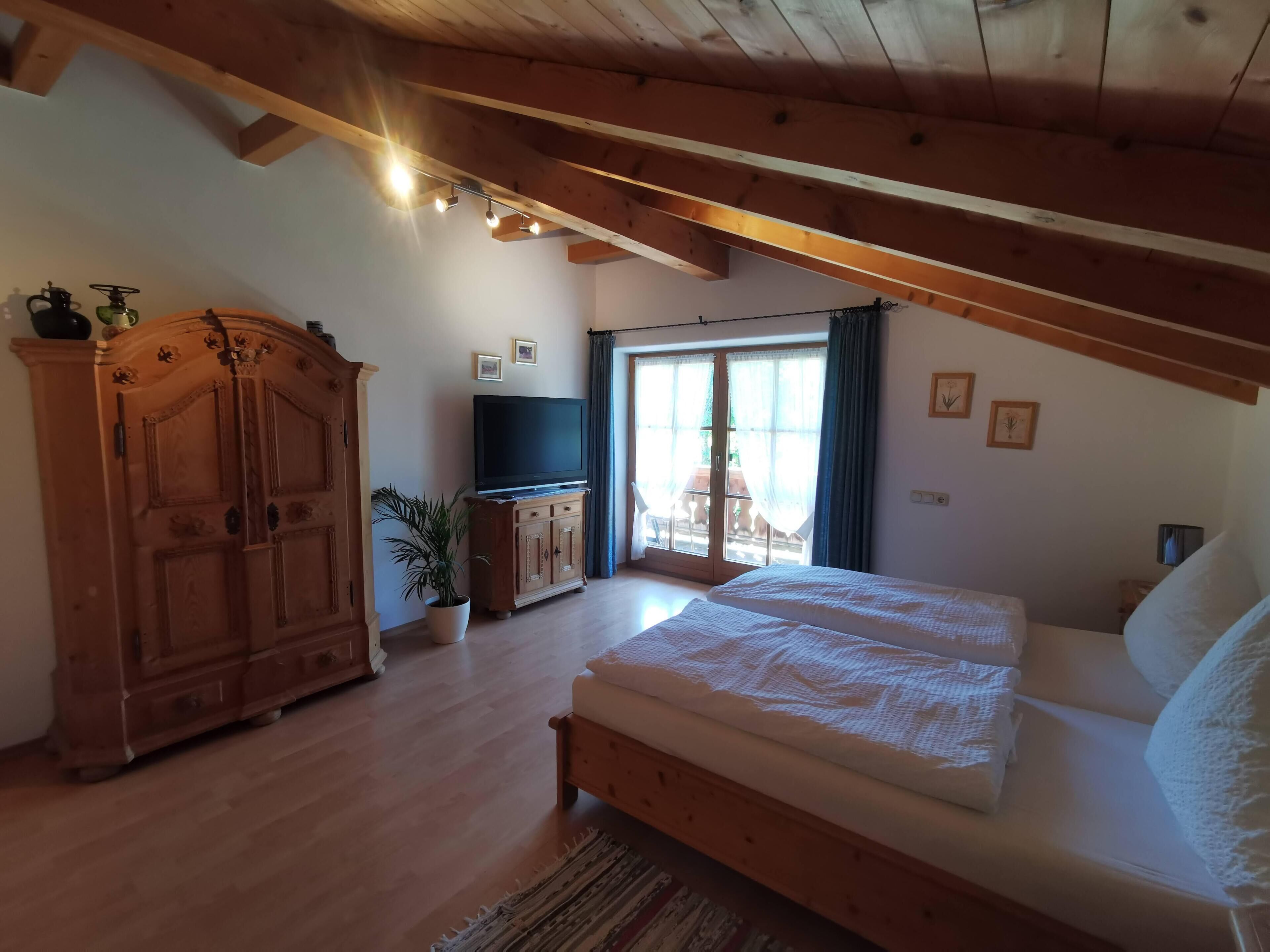 3 bedrooms, bed sheets