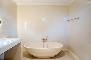 1 Bedroom Villa | Bathroom - Puri Prana Villa (Ubud)