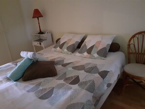 2 bedrooms, iron/ironing board, WiFi, bed sheets - Facing the sea very bright..60 m2..all shops nearby personal parking. (Pornichet)