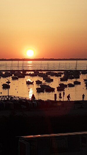 Marina - Facing the sea very bright..60 m2..all shops nearby personal parking. (Pornichet)