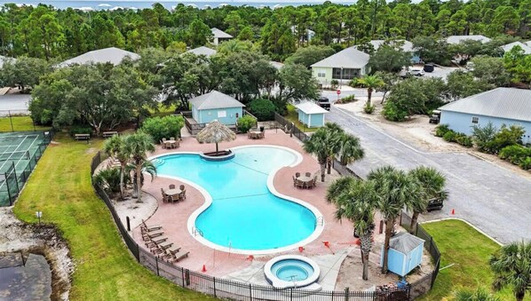 Pool - Knot-4-Reel Rookery 3Br/2Ba - Pool-Hot Tub-Tennis Court - Short Walk to Beach (Gulf Shores)