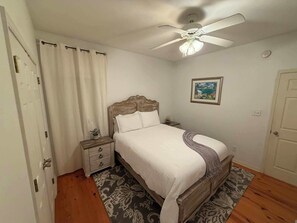 3 bedrooms, WiFi, bed sheets - Knot-4-Reel Rookery 3Br/2Ba - Pool-Hot Tub-Tennis Court - Short Walk to Beach (Gulf Shores)