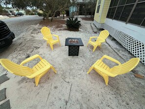 Terrace/patio - Knot-4-Reel Rookery 3Br/2Ba - Pool-Hot Tub-Tennis Court - Short Walk to Beach (Gulf Shores)