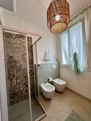 Hair dryer, bidet, towels, soap - Relaxation in private garden, outdoor kitchen, private parking lot (Diano Castello)