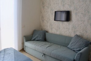 TV - Relaxation in private garden, outdoor kitchen, private parking lot (Diano Castello)