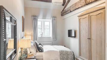4 bedrooms, free WiFi, bed sheets