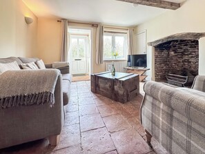 TV - 3 bedroom accommodation in Mattishall (Mattishall)
