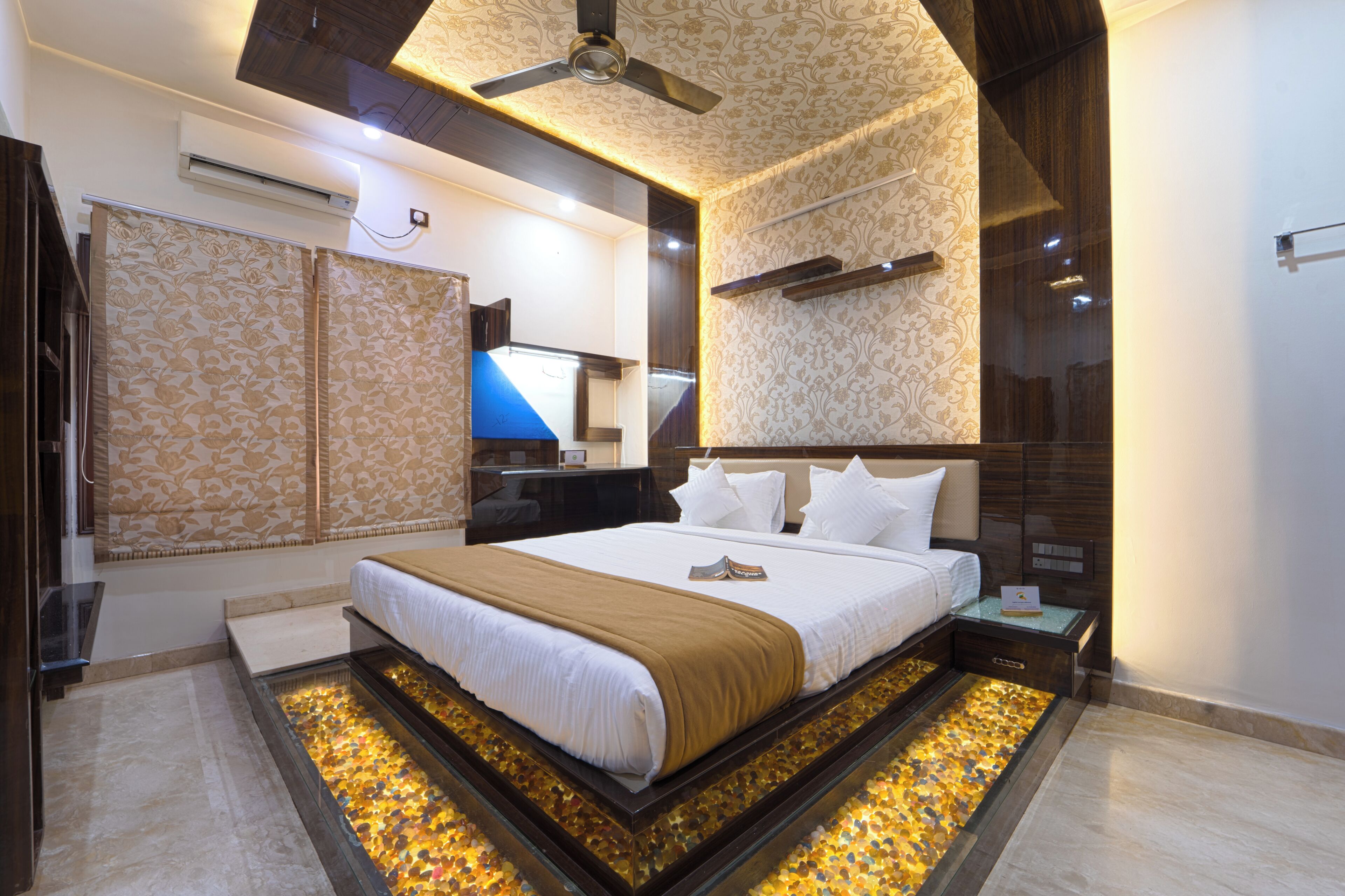 Deluxe Villa, Garden View | Iron/ironing board, free WiFi