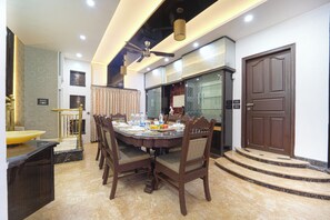 Deluxe Villa, Garden View | Dining - Alaya Stays Royal Valora 5BHK villa (Bengaluru)