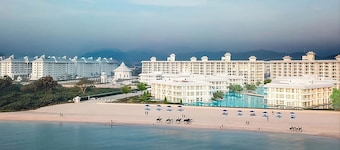Modern 2-Bedroom Condo with Ocean and Pool Views in Cha-am