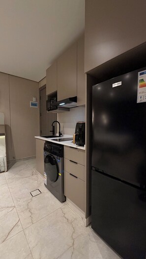 Fridge, microwave - 008s tara-JRE Jabal Al Lweibdeh with stunning view (Amman)