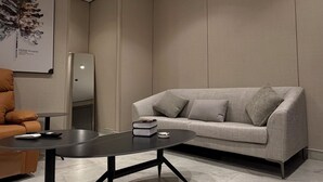 A modern living room with a sofa, a coffee table, and a framed picture on the wall. - 009 tara-JRE Jabal Al Lweibdeh with stunning view (Amman)