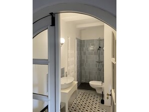Bathroom - Apartment 'Alter Weserhof Forst' with Private Garden and Balcony (Bevern)