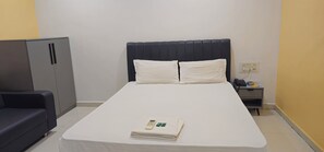 Deluxe Double Room, City View | In-room safe, desk, laptop workspace, free WiFi - Hotel Lennox (Surat)
