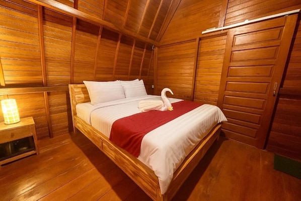 Deluxe Double Room, 1 Queen Bed, Air conditioning, Courtyard View