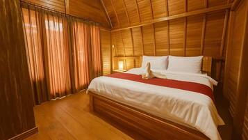 Deluxe tweepersoonskamer, 1 queensize bed, airconditioning, uitzicht op binnenplaats