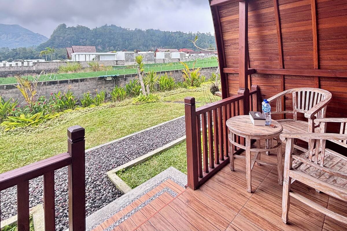 Deluxe Cabin, 1 Queen Bed, Air conditioning, Lake View | Lake view