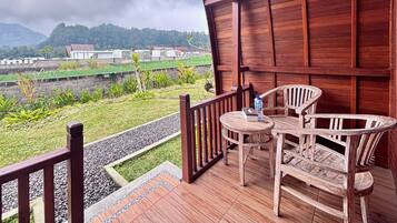 Deluxe Cabin, 1 Queen Bed, Air conditioning, Lake View | Lake view