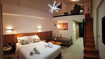 Deluxe Suite, Balcony, Sea View | Blackout drapes, iron/ironing board, free WiFi